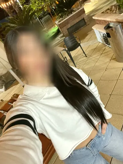 Andrea, 24