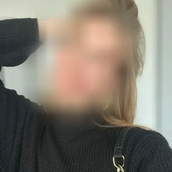 Julie, 26