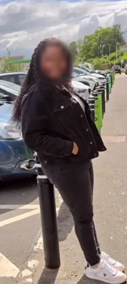 Laura, 33